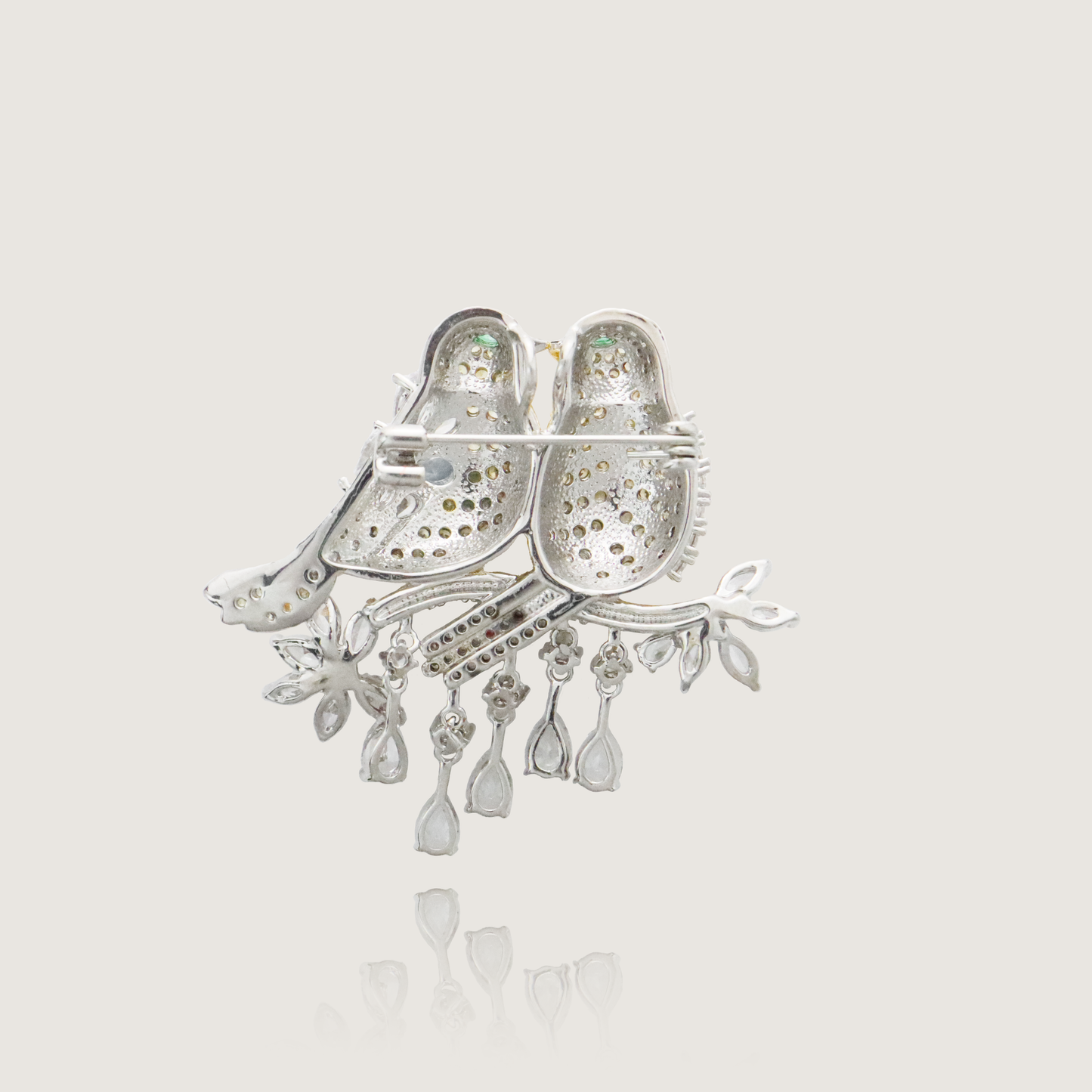 Romantic Twin Owls Brooch in Gold and Diamond