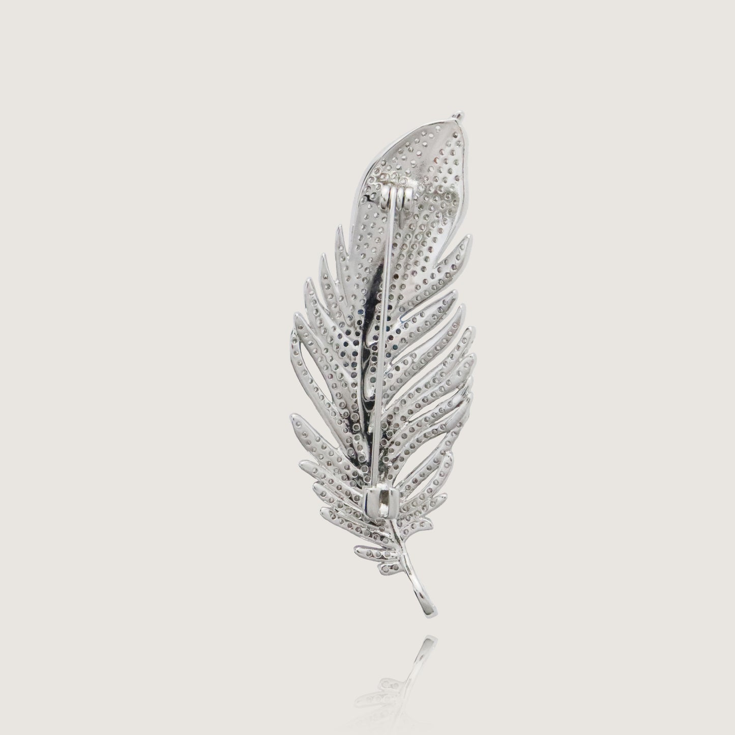 Full-plumed diamond brooch, a symbol of opulence and refined taste