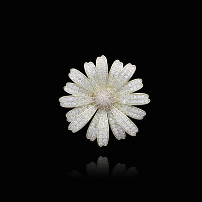 Gleaming golden daisy brooch with a diamond pavé center.